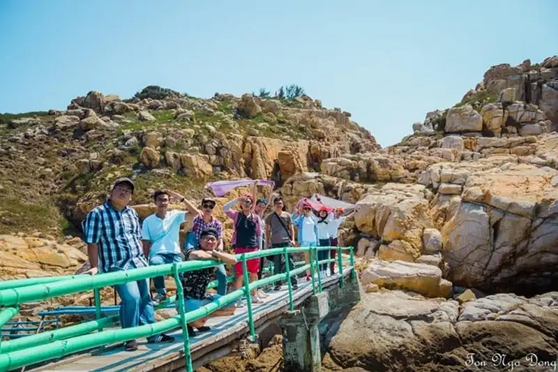 wanderlust-tips-ky-thu-bai-tam-doi-hai-nhiet-do-o-dao-yen-nha-trang-2