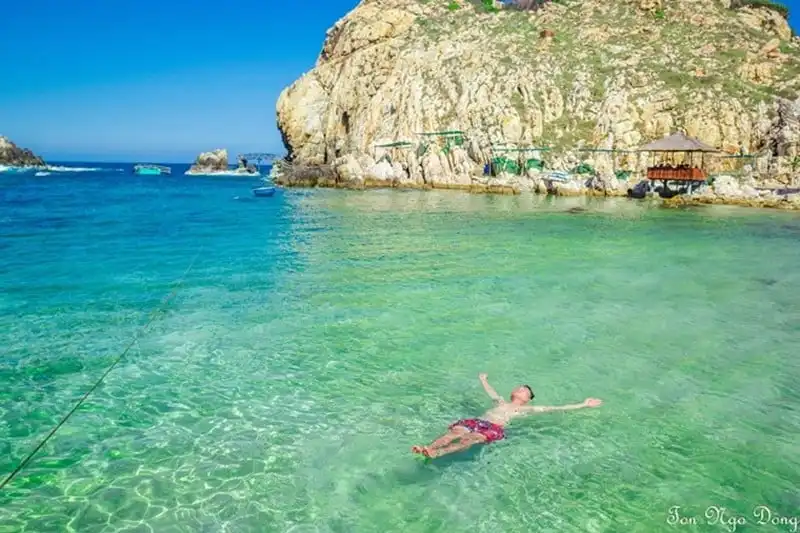 wanderlust-tips-ky-thu-bai-tam-doi-hai-nhiet-do-o-dao-yen-nha-trang-3