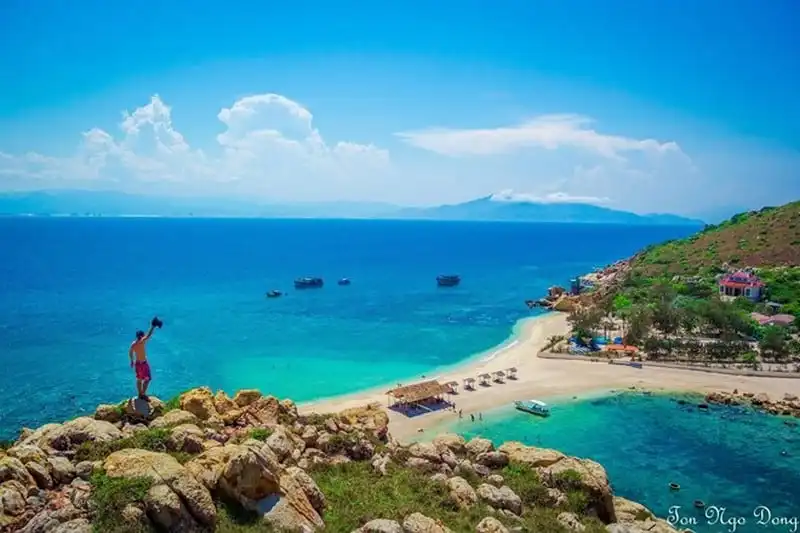 wanderlust-tips-ky-thu-bai-tam-doi-hai-nhiet-do-o-dao-yen-nha-trang-4