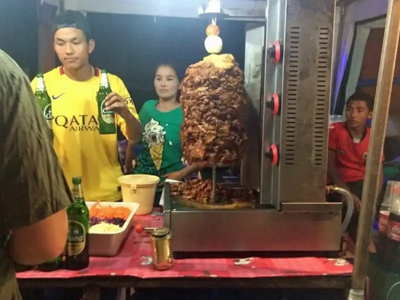 wanderlust-tips-le-hoi-trang-ram-o-thai-lan-thu-hut-hang-nghin-nguoi-tham-du-13