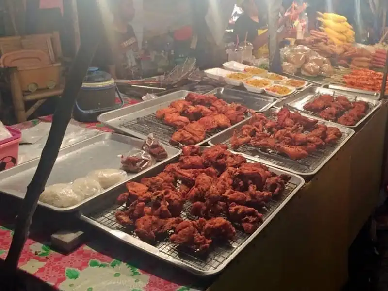 wanderlust-tips-le-hoi-trang-ram-o-thai-lan-thu-hut-hang-nghin-nguoi-tham-du-14