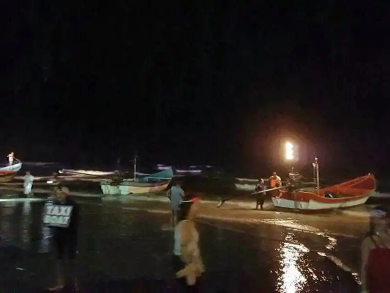 wanderlust-tips-le-hoi-trang-ram-o-thai-lan-thu-hut-hang-nghin-nguoi-tham-du-15