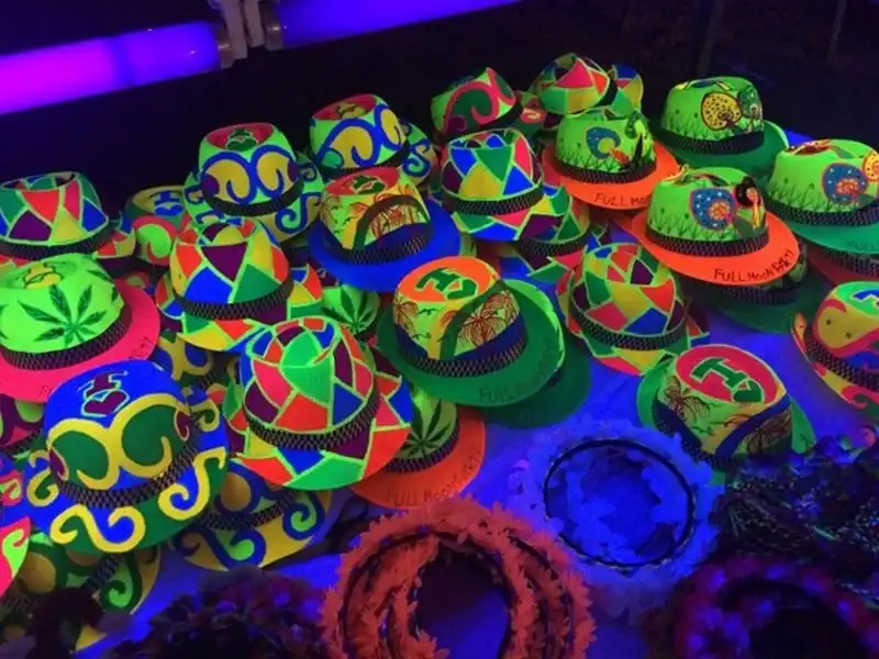 wanderlust-tips-le-hoi-trang-ram-o-thai-lan-thu-hut-hang-nghin-nguoi-tham-du-5