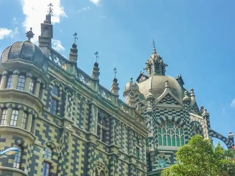 wanderlust-tips-nhung-ly-do-khien-madellin-la-diem-den-tuyet-voi-nhat-o-nam-my-7