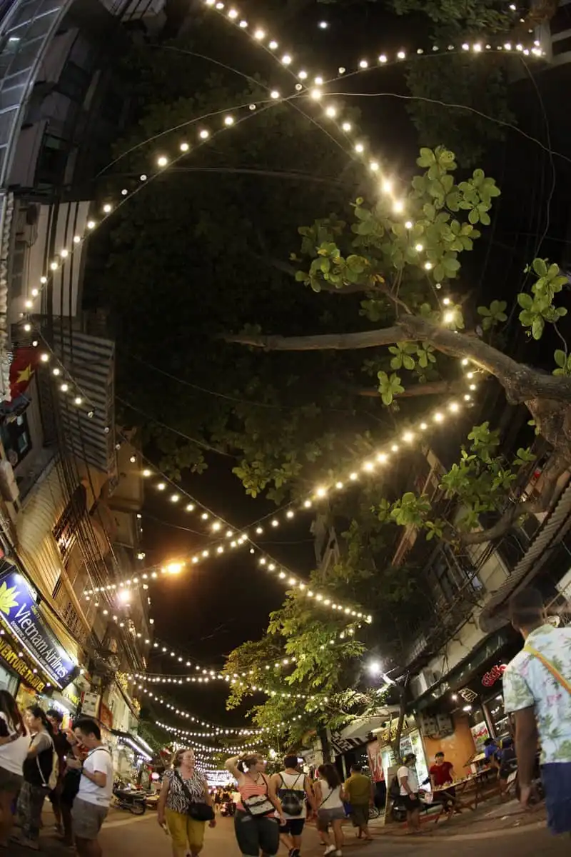 wanderlust-tips-pho-co-ha-noi-chat-hep-qua-goc-nhin-180-do-1