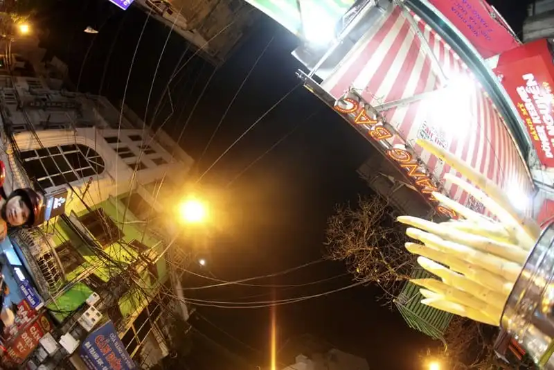 wanderlust-tips-pho-co-ha-noi-chat-hep-qua-goc-nhin-180-do-2