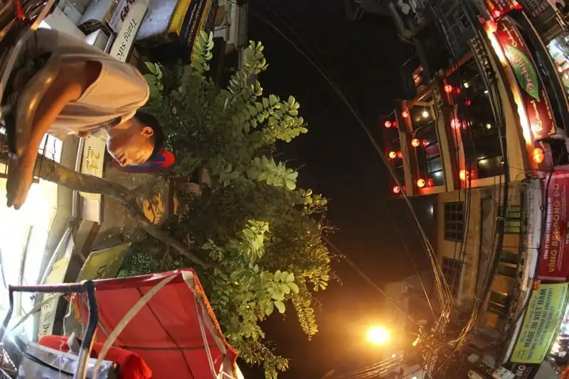 wanderlust-tips-pho-co-ha-noi-chat-hep-qua-goc-nhin-180-do-4