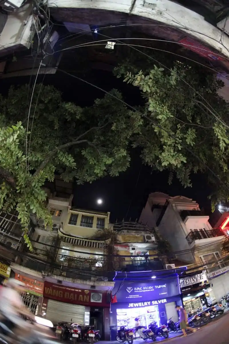 wanderlust-tips-pho-co-ha-noi-chat-hep-qua-goc-nhin-180-do-6