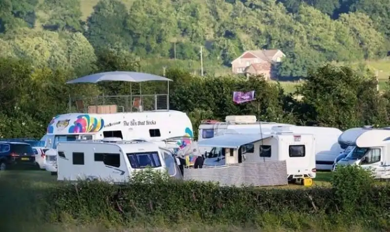 Sốc với lễ hội sex tập thể tại xứ Wales 7 wanderlust-tips-soc-voi-le-hoi-sex-tap-the-tai-xu-wales-3