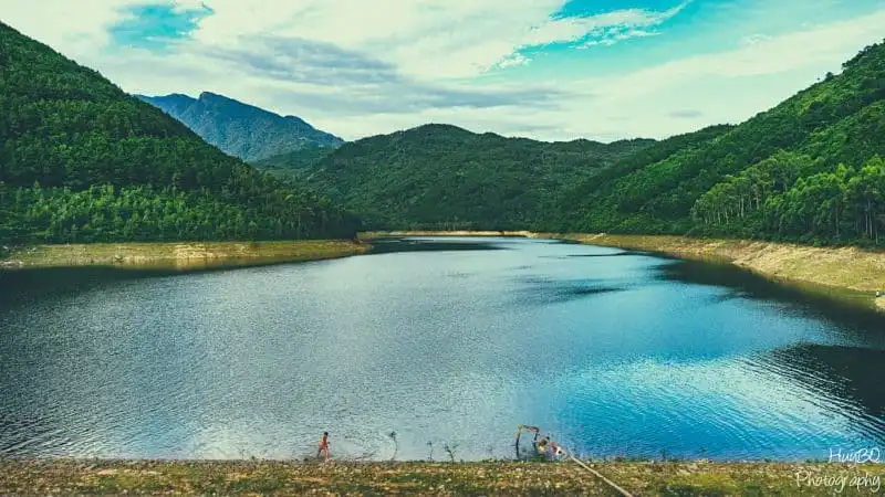 wanderlust-tips-tam-dao-co-mot-ho-xa-huong-yen-binh-va-tho-mong-den-the-3
