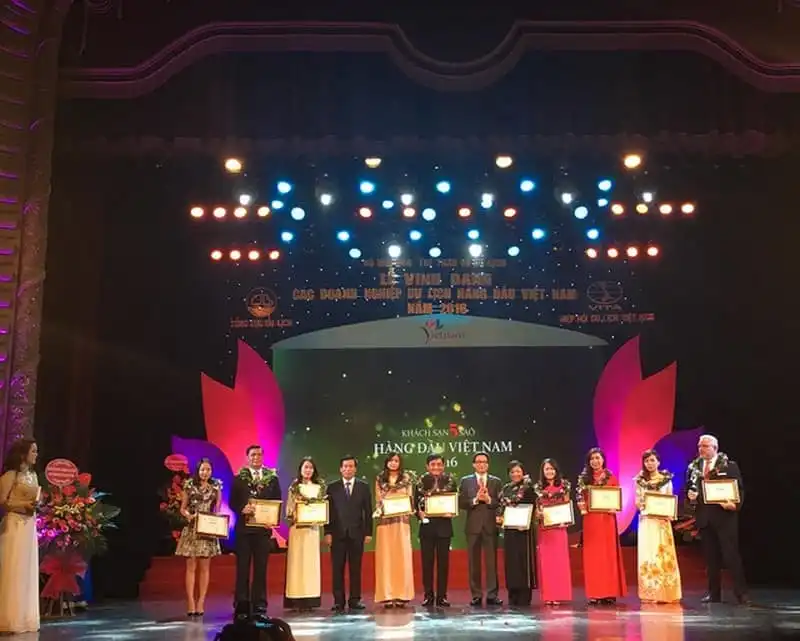 Vingroup được vinh danh 4 lần trong "Giải thưởng Du lịch Việt Nam 2016" 5 wanderlust-tips-vingroup-duoc-4-lan-vinh-danh-trong-giai-thuong-du-lich-viet-nam-2016-1