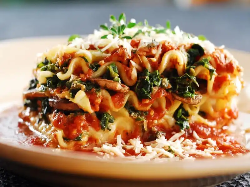 wanderlust-tips-vong-quanh-the-gioi-kham-pha-12-le-hoi-thang-7-day-mau-sac-13