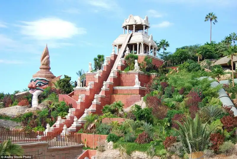wanderlust_10-cong-vien-nuoc-dinh-nhat-the-gioi-do-Tripadvisor-binh-chon 1