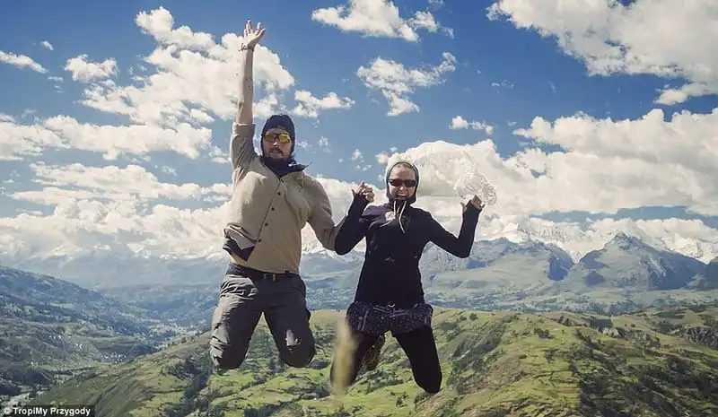 wanderlust_200-ngay-40-quoc-gia-chuyen-trang-mat-khong-bao-gio-ket-thuc-cua-cap-doi-nguoi-Ba-Lan 3