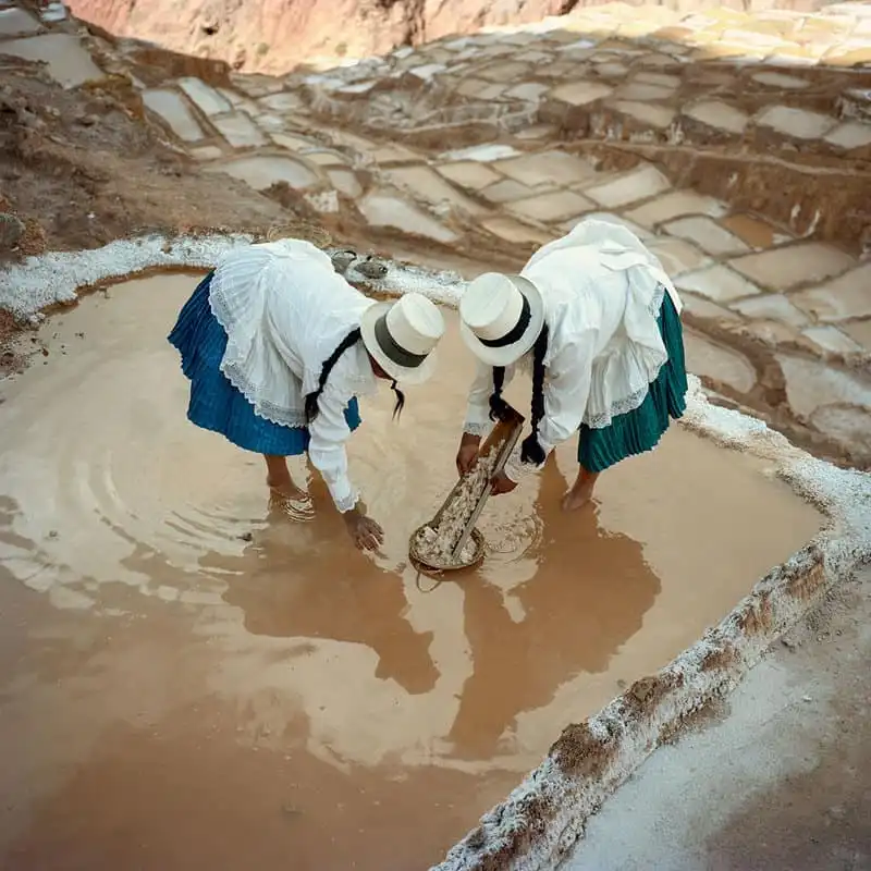 Maras, làng làm muối trên những ruộng bậc thang xinh đẹp ở Peru 6 wanderlust_Peru-nghe-lam-muoi-tren-day-Andes 2