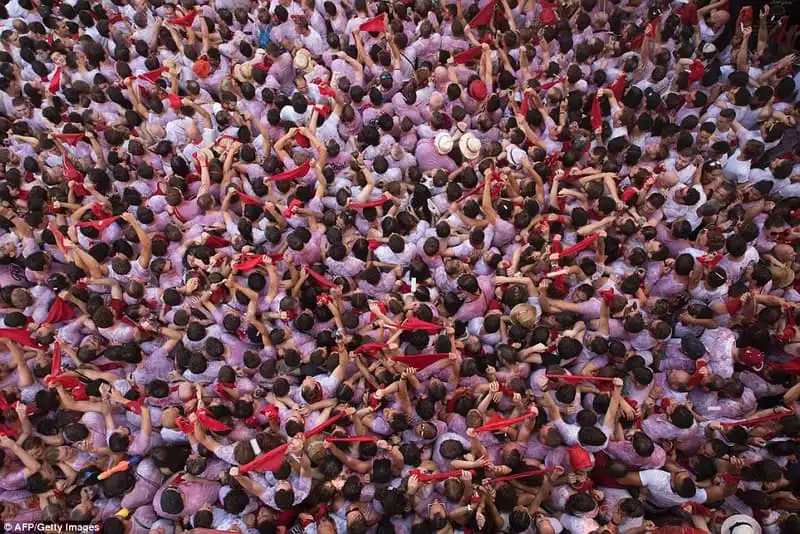 Sôi sục lễ hội rượt bò ở Pamplona 6 wanderlust_Soi-suc-le-hoi-ruot-bo-o-Pamplona 2