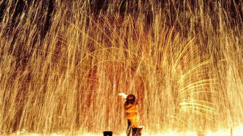 Về Nuanquan xem pháo hoa bằng sắt nóng 7 wanderlust_Ve-nuanquan-xem-phao-hoa-bang-sat-nong 4