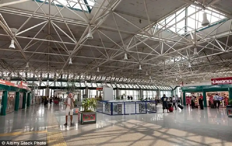 Hoãn bay 16 giờ do phi công ... quá mệt 5 wanderlust_tips_Chuyen-bay-bi-delay-16-tieng-do-phi-cong-qua-met