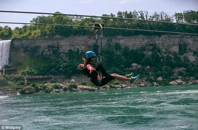 Đường trượt zipline cao 60m qua thác Niagara 6 wanderlust_tips_Duong-truot-zipline-cao60m-qua-thac-Niagara 2