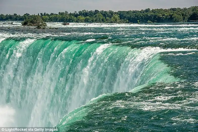 Đường trượt zipline cao 60m qua thác Niagara 7 wanderlust_tips_Duong-truot-zipline-cao60m-qua-thac-Niagara 3