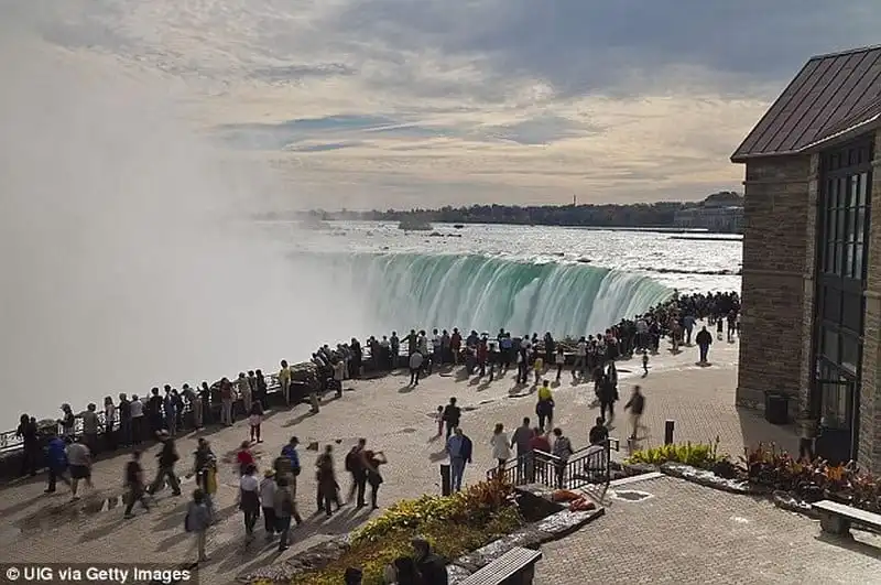 Đường trượt zipline cao 60m qua thác Niagara 8 wanderlust_tips_Duong-truot-zipline-cao60m-qua-thac-Niagara 4