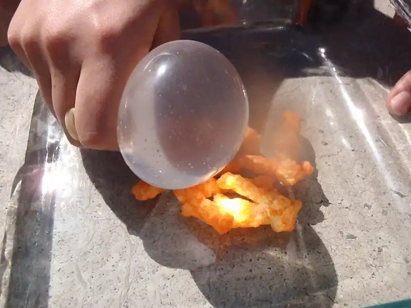 8 công dụng hữu ích của bao cao su khi đi du lịch 8 wanderlust_tips_loi_ich_tu_bao_cao_su_1