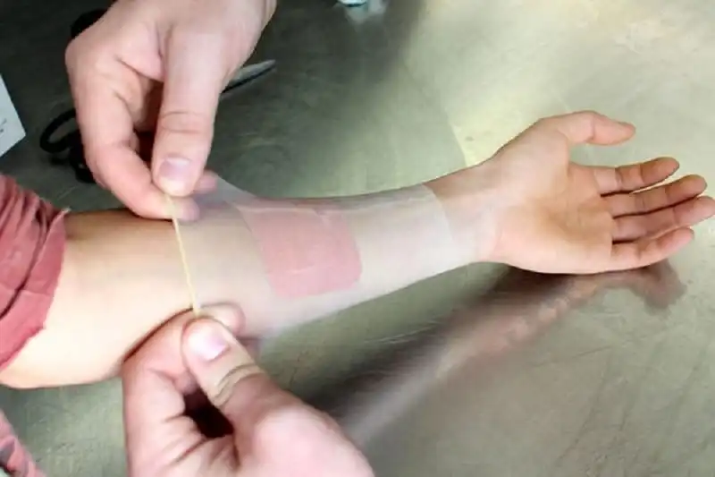 8 công dụng hữu ích của bao cao su khi đi du lịch 6 wanderlust_tips_loi_ich_tu_bao_cao_su_2