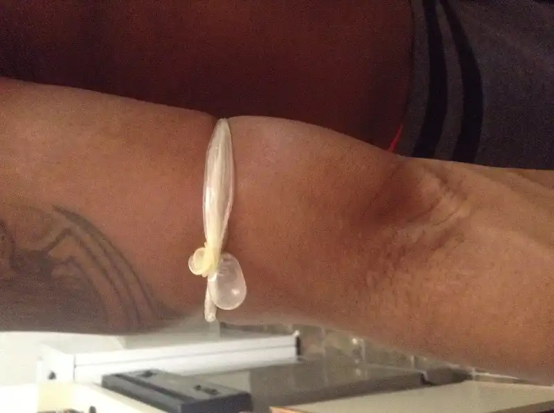 8 công dụng hữu ích của bao cao su khi đi du lịch 9 wanderlust_tips_loi_ich_tu_bao_cao_su_6