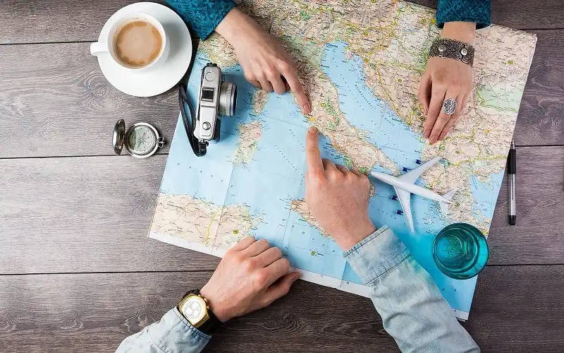 Mẹo hay để luôn “rủng rỉnh” tiền cho các chuyến du lịch 5 couple planning honeymoon