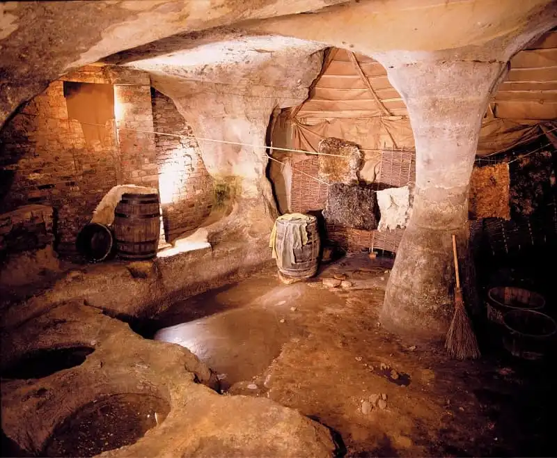 Ngoạn mục những ngôi nhà trong hang đá tại Nottingham 6 wanderlust_tips_ngoan-muc-nhung-ngoi-nha-trong-hang-da-ben-duoi-Nottingham-6