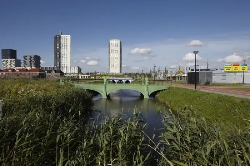 wanderlust_tips_nhung-cay-cau-hu-cau-tren-dong-euro-buoc-vao-doi-thuc-nhu-the-nao-1.1.1