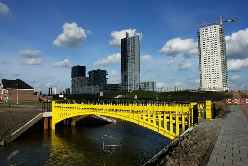 wanderlust_tips_nhung-cay-cau-hu-cau-tren-dong-euro-buoc-vao-doi-thuc-nhu-the-nao-5