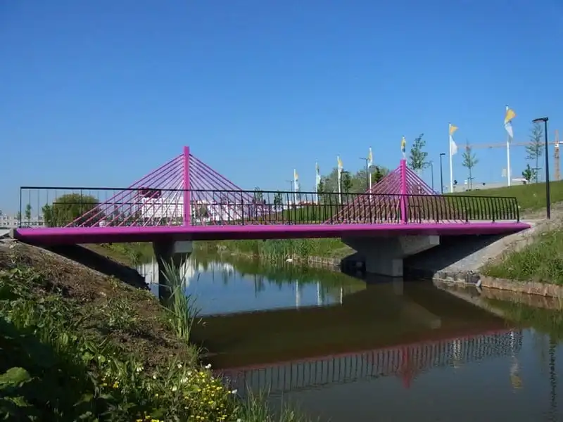 wanderlust_tips_nhung-cay-cau-hu-cau-tren-dong-euro-buoc-vao-doi-thuc-nhu-the-nao-7