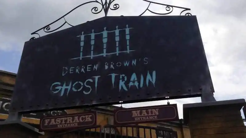 wanderlust_trai-nghiem-chuyen-tau-ma-quai-dang-so-trong-cong-vien-Thorpe 6