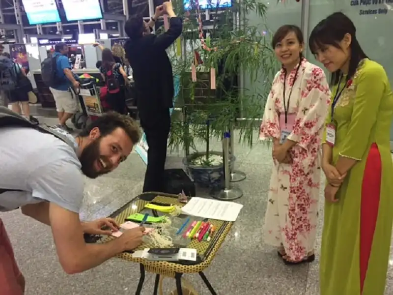 wanderlusttips_le_that_tich_tren_may_bay_2