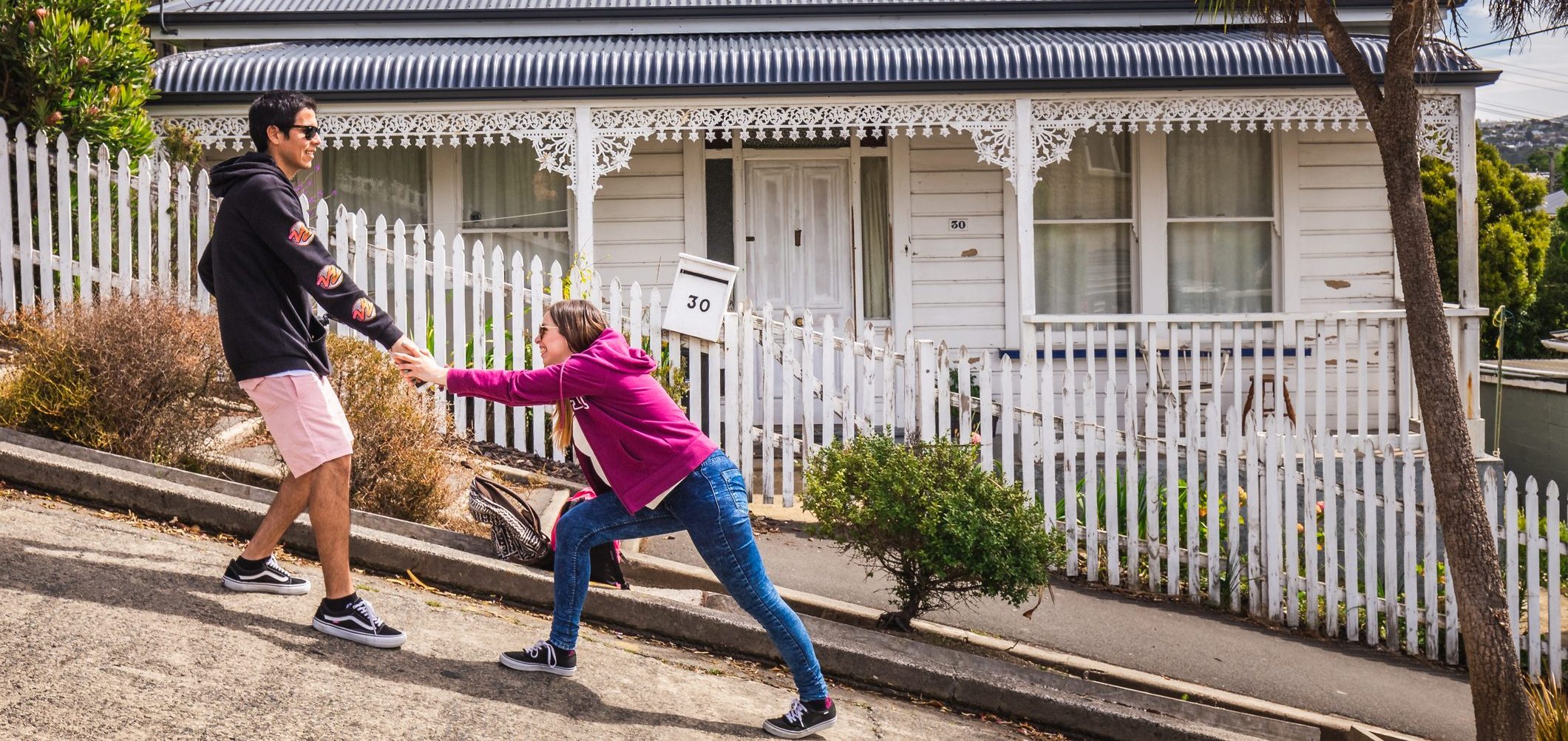 Dài 350m và có độ nghiêng rất lớn, con phố có tên Baldwin ở South Island, New Zealand được mệnh danh là phố dốc nhất thế giới luôn được nhiều du khách đến đây check in