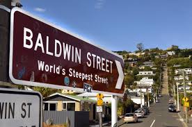 Dài 350m và có độ nghiêng rất lớn, con phố có tên Baldwin ở South Island, New Zealand được mệnh danh là phố dốc nhất thế giới