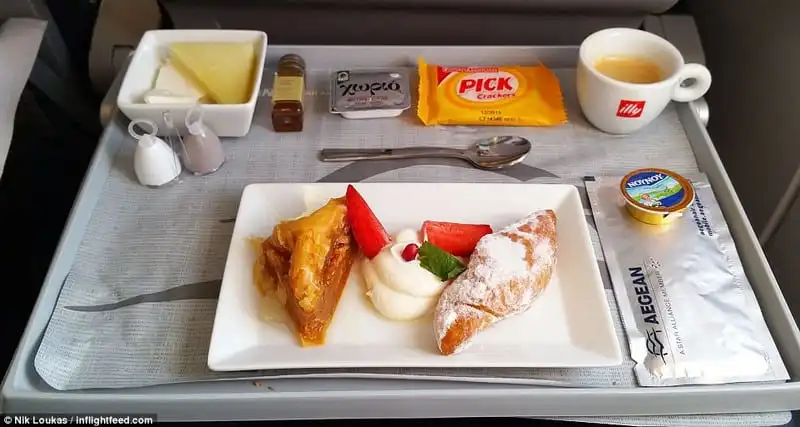 Wanderlust_tips_Do-an-hang-khong-ngon-tuyet-va-do-te-20