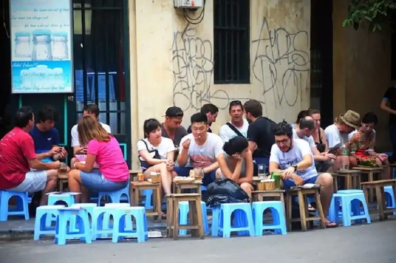 Người dân và du khách háo hức vì Hà Nội sắp bỏ "giờ giới nghiêm" 6 Giới trẻ hoàn toàn ủng hộ quan điểm xóa bỏ giờ "giới nghiêm" của ông Nguyễn Đức Chung.