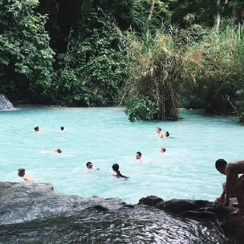 ho-boi-bac-thang-giua-rung-nuoc-xanh-biec-tuyet-dep-o-dat-nuoc-trieu-voi-wanderlusttips3