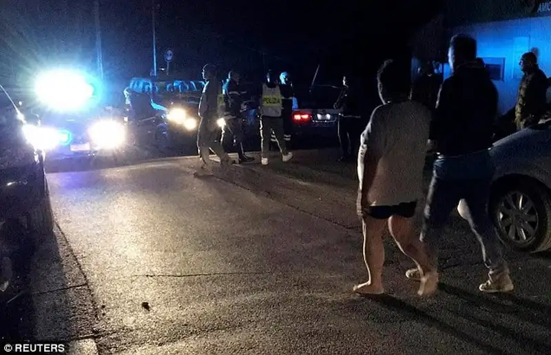 wanderlust-tips-canh-tuong-do-nat-sau-tran-dong-dat-6,2-do-richter-o-y-10