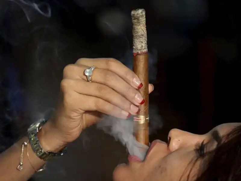 Điểm danh những món quà lưu niệm tuyệt nhất khi đi du lịch thế giới 12 wanderlust-tips-diem-danh-nhung-mon-qua-luu-niem-tuyet-nhat-khi-di-du-lich-the-gioi-8