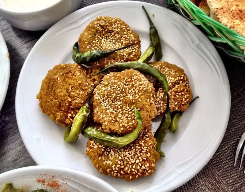 wanderlust-tips-ngoai-kim-tu-thap-ai-cap-con-quyen-ru-du-khach-boi-thuc-dac-sac-7