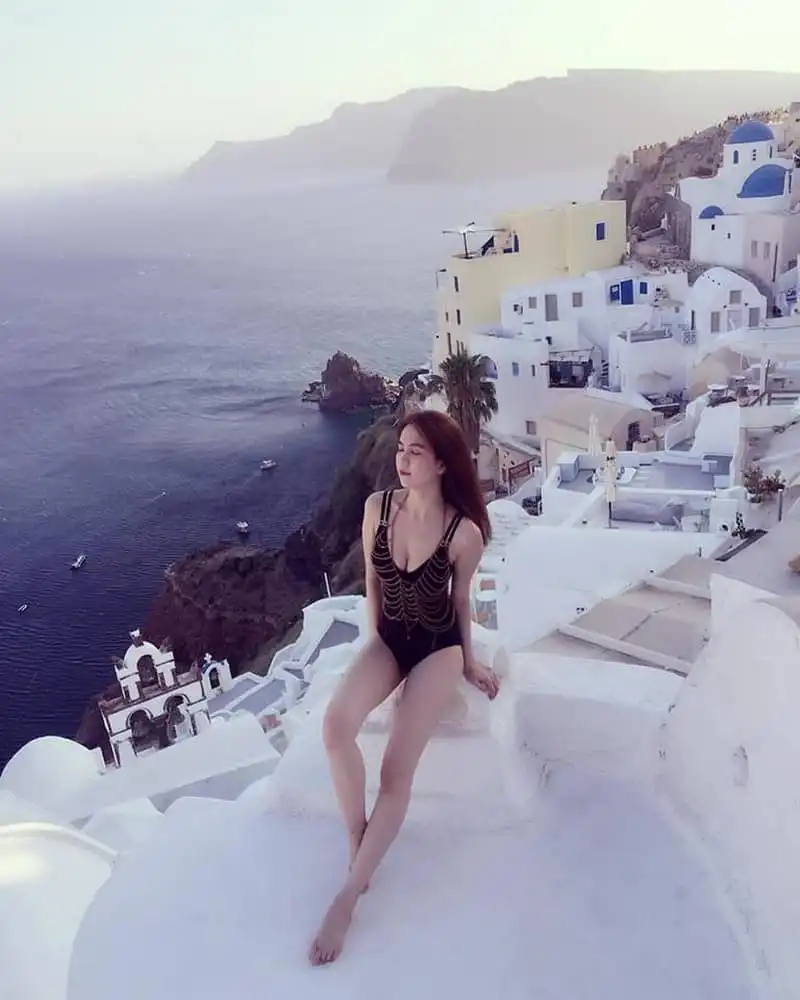 wanderlust-tips-ngoc-trinh-va-nhung-khoanh-khac-dang-nho-tai-santorini-hy-lap-12