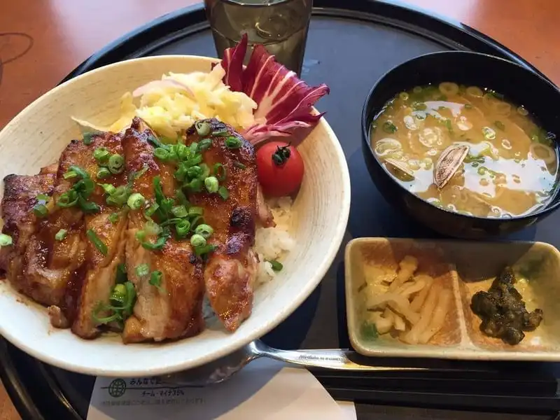 wanderlust-tips-san-bay-co-do-an-ngon-nhat-the-gioi-ban-nhung-gi-11