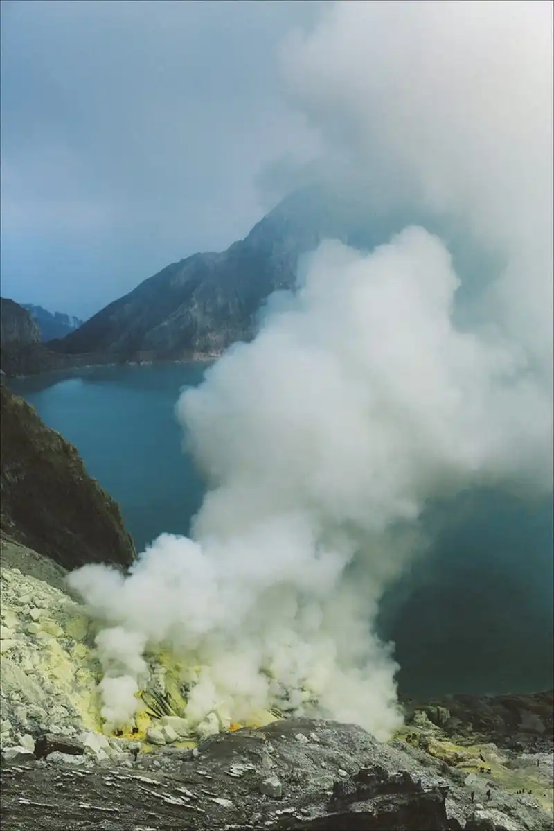 Săn mây trên đỉnh núi lửa ở Indonesia 10 wanderlust-tips-san-may-tren-dinh-nui-lua-indonesia-5