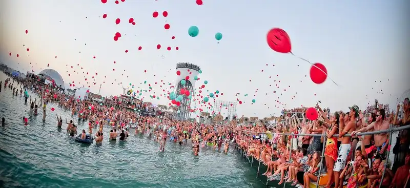 wanderlust-tips-thang-8-chao-don-nhung-le-hoi-tung-bung-nhat-the-gioi-9