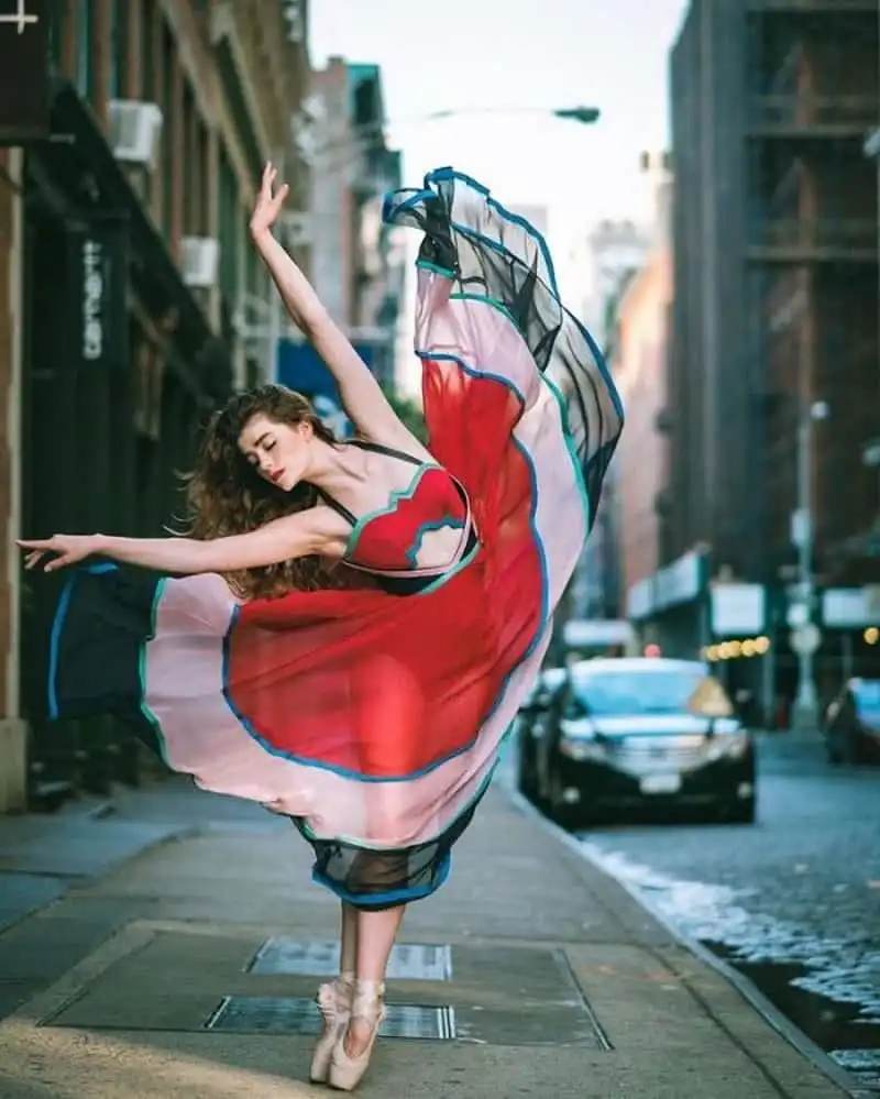 wanderlust-tips-tram-tro-truoc-nhung-man-mua-ballet-an-tuong-tren-duong-pho-new-york-1