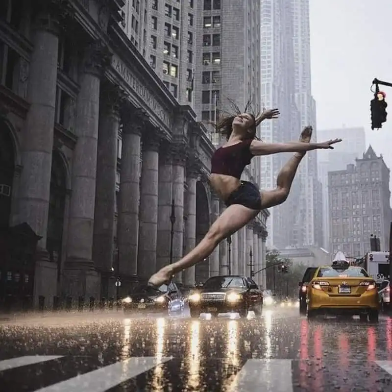 Trầm trồ trước những màn múa ballet ấn tượng trên đường phố New York 12 wanderlust-tips-tram-tro-truoc-nhung-man-mua-ballet-an-tuong-tren-duong-pho-new-york-8
