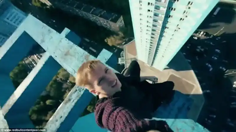 wanderlust_tips_Chong-mat-anh-selfie-tren-nhung-toa-nha-cao-tang 7.1